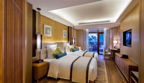 Peninsula Garden View Suite