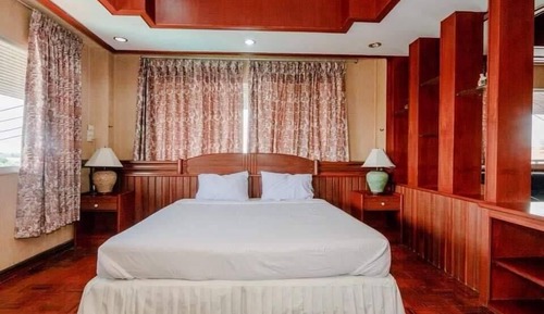 Signature Suite