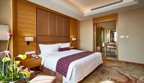 Executive Suite, 1 King Bed, Smoking