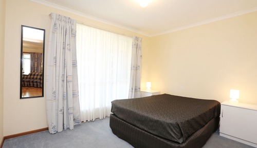 Holiday House (1 queen, 1 double, 1 triple bunk and 1 single)