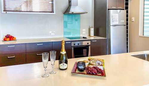 Luxury Waterfront Dockside 1 Bedroom Apartment