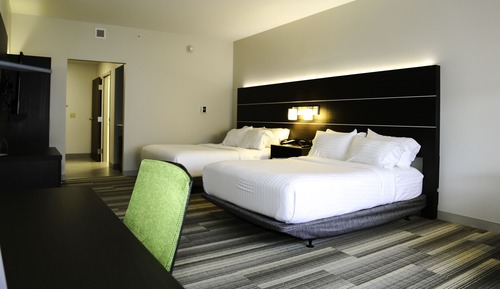 Standard Room, 1 King Bed, Accessible (Mobility, Roll-In Shower)