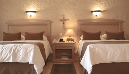 Classic Suite, 2 Queen Beds, Kitchenette