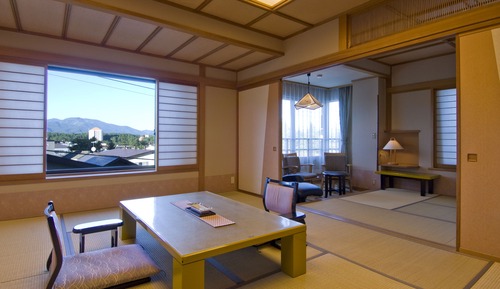 Luxury Japanese Room with Futon Bedding and Shared Hot Spring Access 