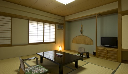 Standard Japanese Room with Futon Bedding and Shared Hot Spring Access