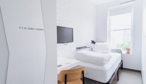Twin Room (Buzz)