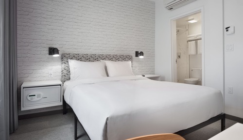 Room, 2 Queen Beds (Connector HiveQueen 5FL)