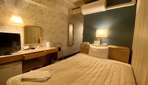 Double Room, Smoking