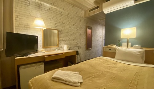 Semi-double Room, Smoking