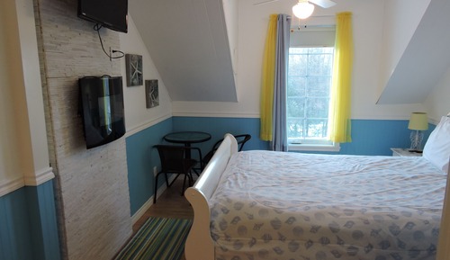 Basic Room, 1 Queen Bed, Fireplace, Mountain View