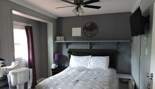 Basic Room, 1 Queen Bed, Fireplace