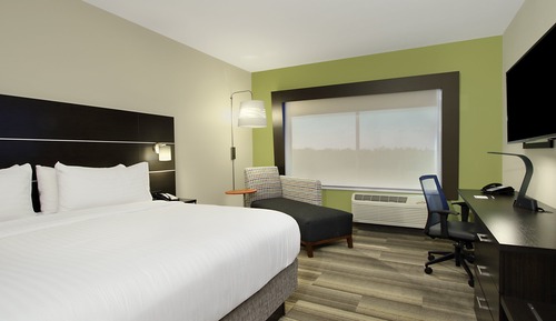 Standard Room, 1 King Bed, Accessible (Comm)