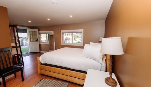 Comfort Double Room, 1 Queen Bed, Shared Bathroom