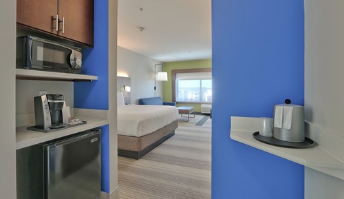 Suite, 1 King Bed, Accessible (Hearing)