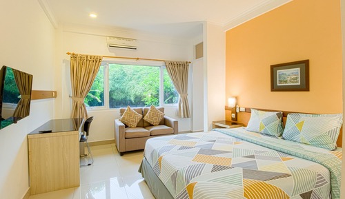Deluxe Family Room
