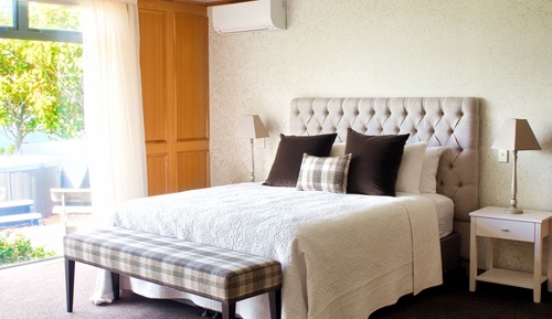 Luxury Studio, 1 King Bed, Hot Tub, Lake View