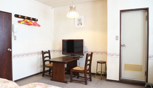 Basic Twin Room, 2 Twin Beds, Non Smoking, Private Bathroom