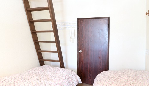 Family Room, 6 Bedrooms, Shared Bathroom