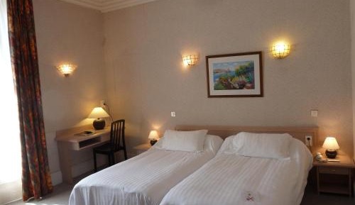 Large Twin Room with bath