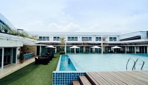 Deluxe Twin Room with Pool View