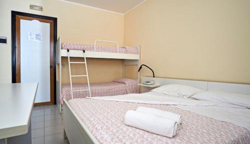 Quadruple Room with Private Bathroom