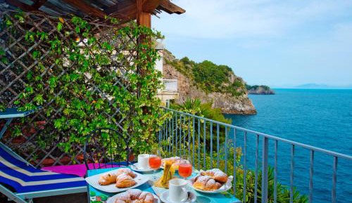 Double Room with Balcony and Sea View