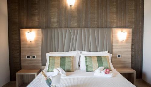 Deluxe Double Room with Balcony and Sea View