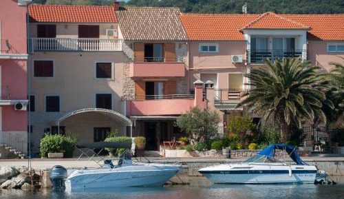 Apartment with Sea View - Ground Floor 