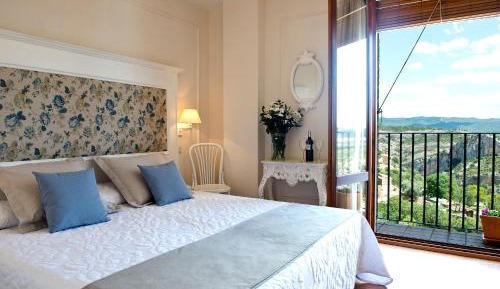 Double Room with Balcony and Castle View