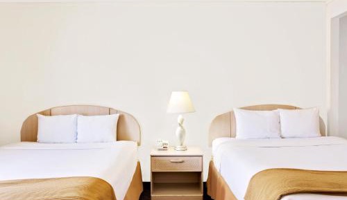 Deluxe Queen Room with Two Queen Beds - Disability Access - Non-Smoking