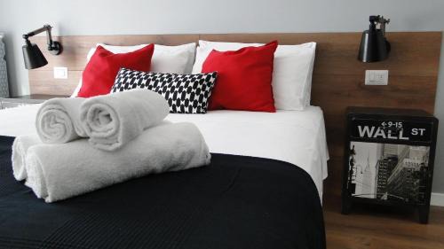 Deluxe Double Room with Side Sea View