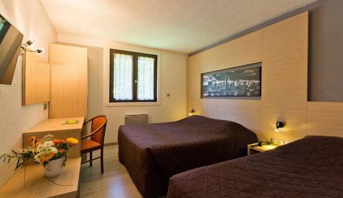 Family Room (3 Adults)