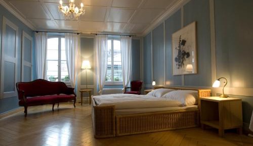 Double Room with King Bed and Shared Bathroom
