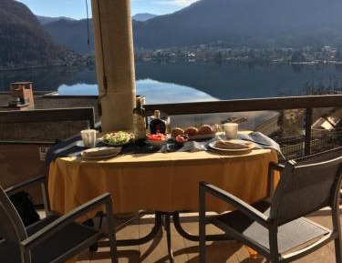 Two-Bedroom Apartment with Balcony and Lake View