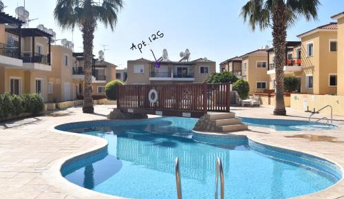 Apartment with Pool View 