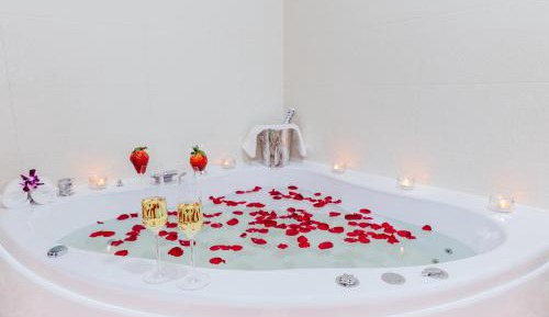 Suite with Hot Tub