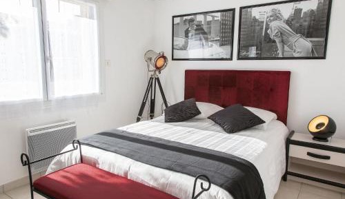 Two Connected Double Rooms with Shared Bathroom