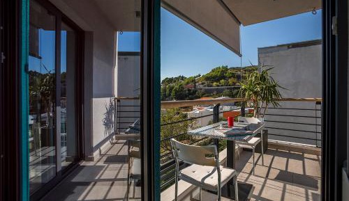 Comfort One Bedroom Apartment with Balcony