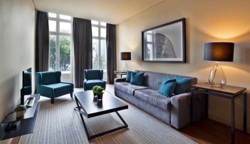 Superior Three-Bedroom Apartment with Garden View