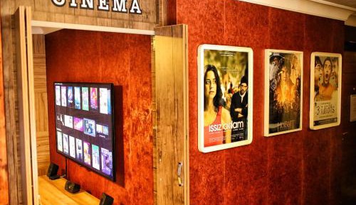 Presidential Suite with Spa Bath and Cinema Room