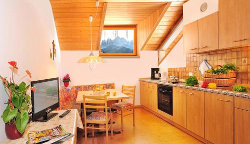 Apartment with Mountain View