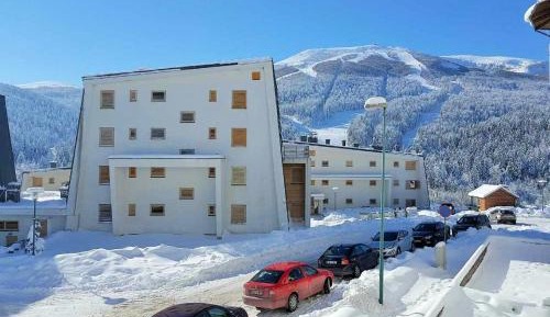 Apartment with Mountain View