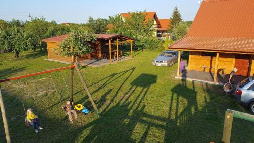 Chalet (6 Adults)