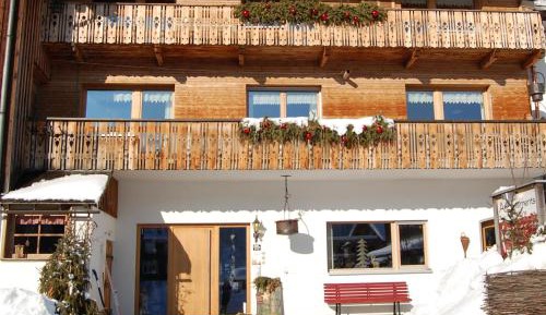 Holiday Apartment (10-14 Adults)