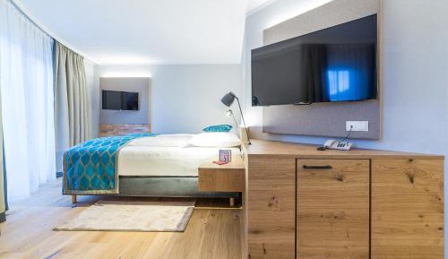 Deluxe Suite with Balcony