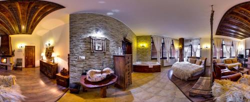 Deluxe One-Bedroom Suite with Spa Bath