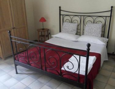 Standard Double Room with Shared Bathroom