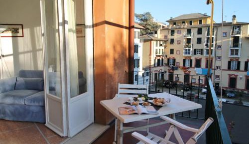 One-Bedroom Apartment with Balcony