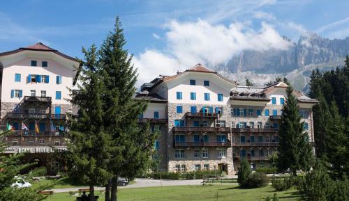 Apartment with Mountain View