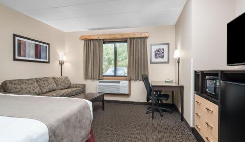 Superior King Suite - Non-Smoking